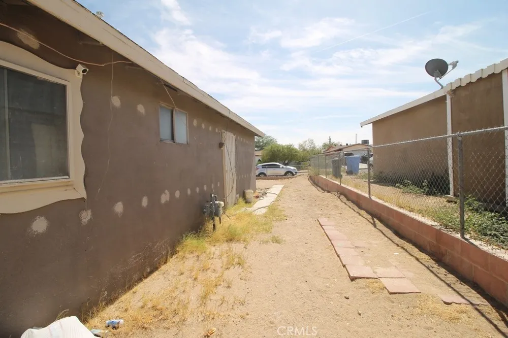 610 Chateau Barstow, CA 92311