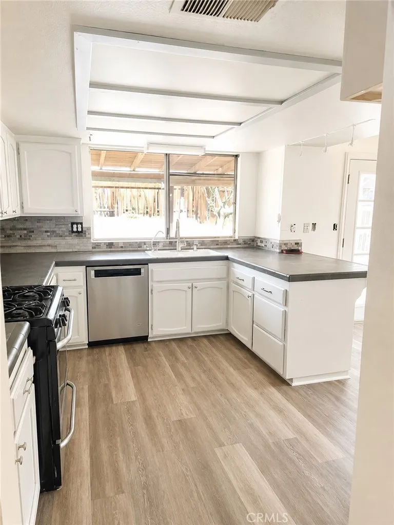 15016 Whitekirk Victorville, CA 92394