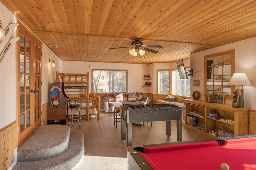 43911 Yosemite Drive Big Bear Lake, CA 92315