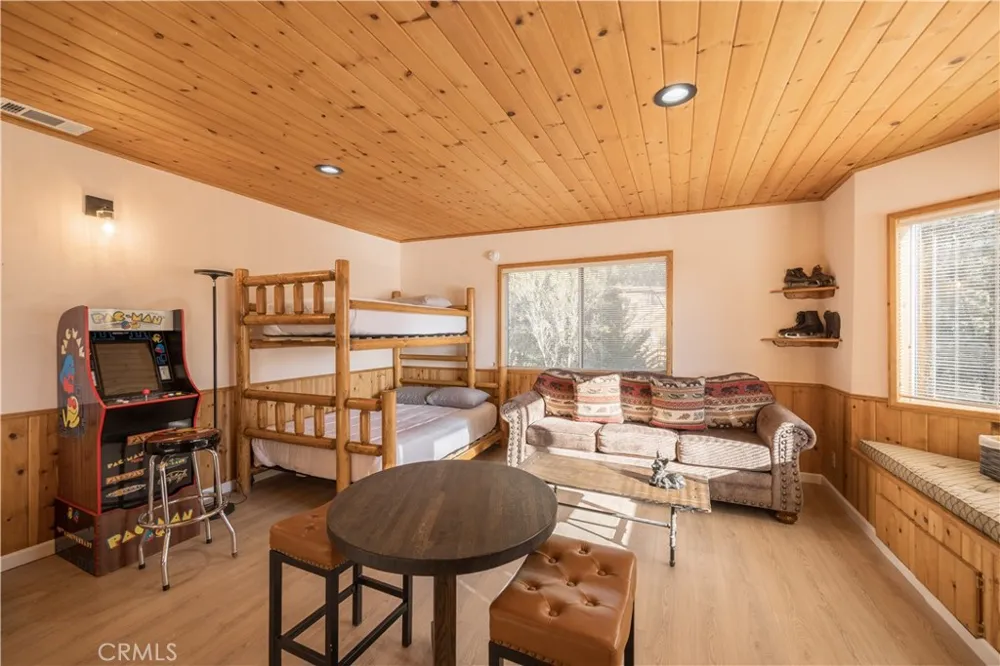 43911 Yosemite Drive Big Bear Lake, CA 92315