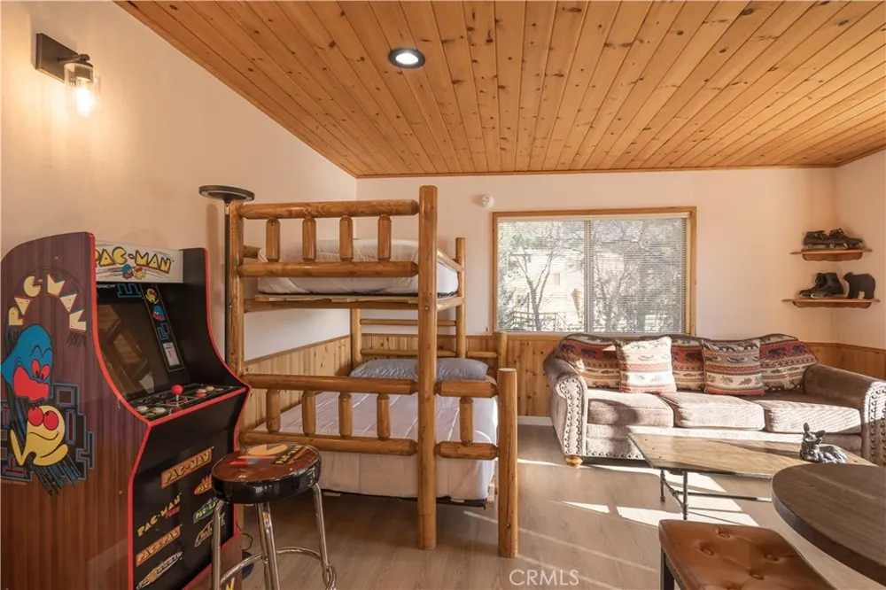 43911 Yosemite Drive Big Bear Lake, CA 92315