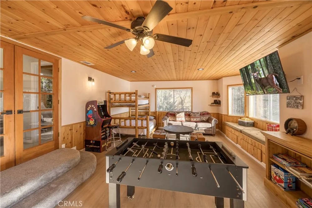 43911 Yosemite Drive Big Bear Lake, CA 92315