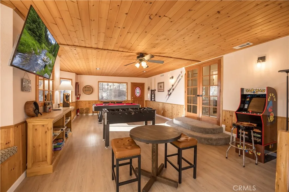 43911 Yosemite Drive Big Bear Lake, CA 92315