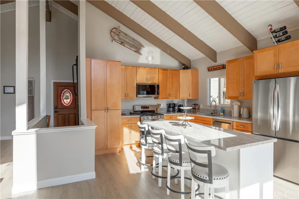 43911 Yosemite Drive Big Bear Lake, CA 92315