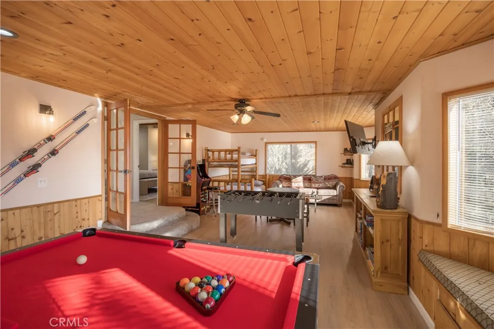 43911 Yosemite Drive Big Bear Lake, CA 92315