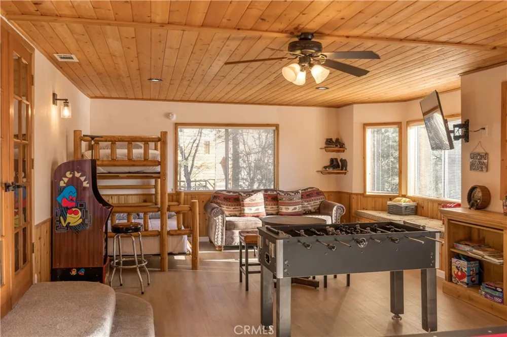 43911 Yosemite Drive Big Bear Lake, CA 92315