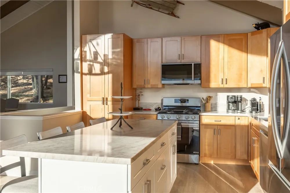 43911 Yosemite Drive Big Bear Lake, CA 92315