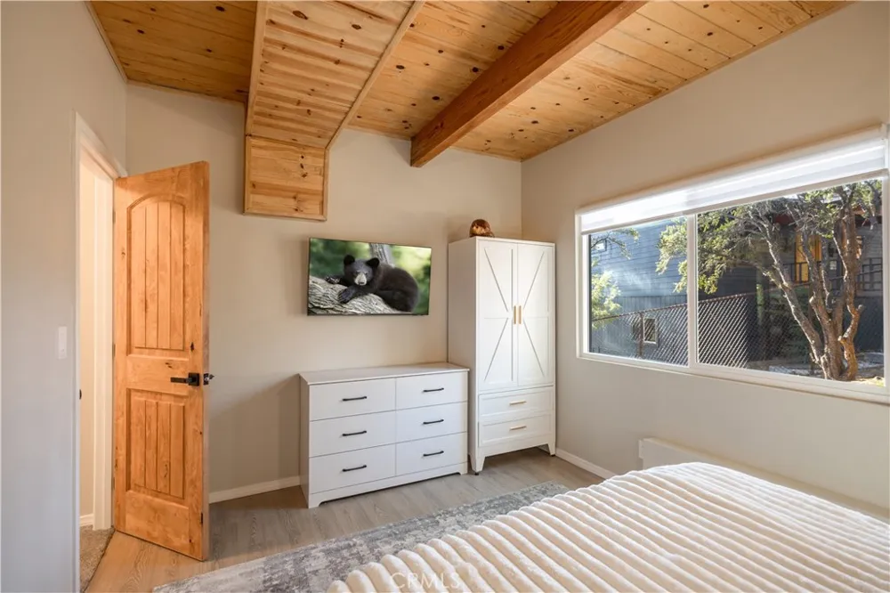 43911 Yosemite Drive Big Bear Lake, CA 92315
