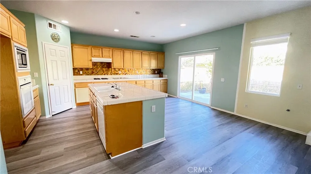 6521 Thistledown Street Eastvale, CA 92880