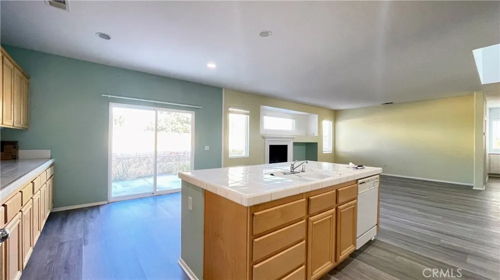 6521 Thistledown Street Eastvale, CA 92880