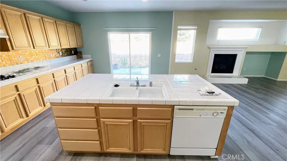 6521 Thistledown Street Eastvale, CA 92880