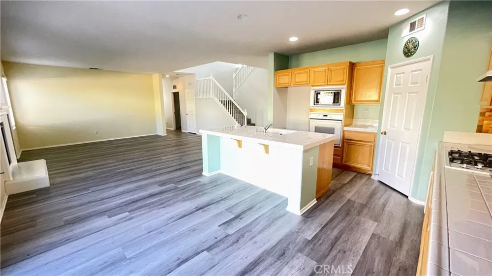 6521 Thistledown Street Eastvale, CA 92880