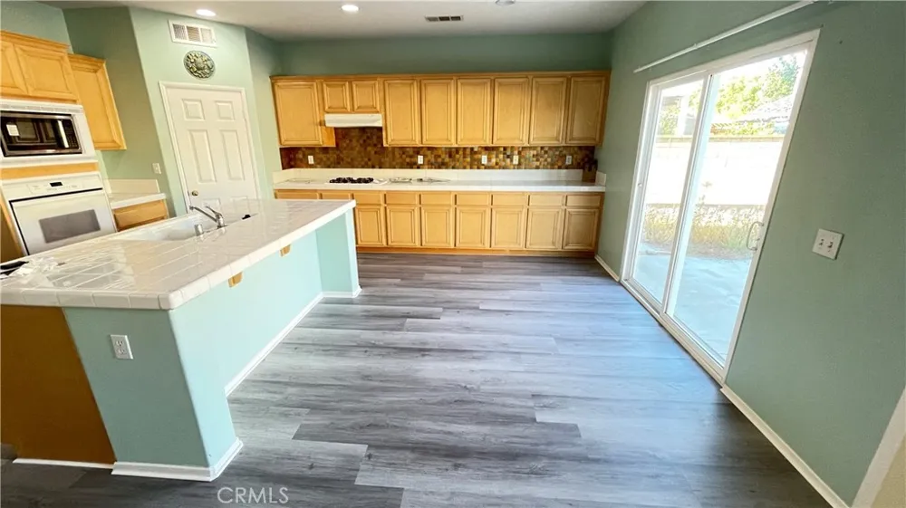 6521 Thistledown Street Eastvale, CA 92880