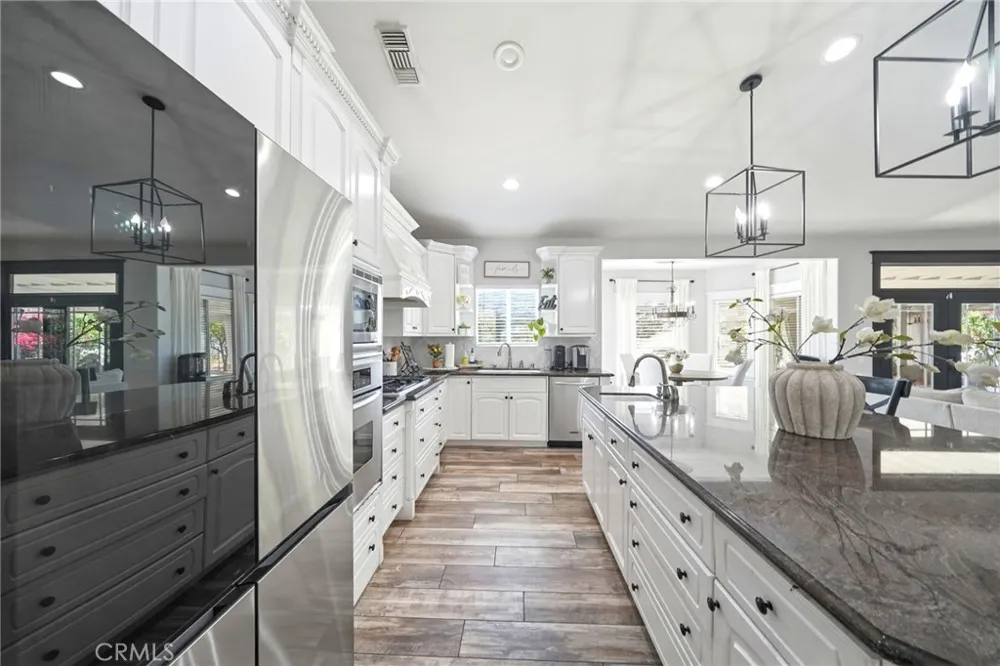 5685 Oak Tree Cir Jurupa Valley, CA 92509