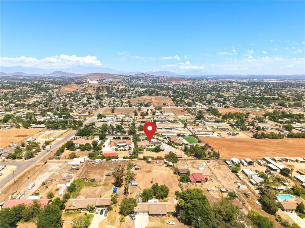 5685 Oak Tree Cir Jurupa Valley, CA 92509