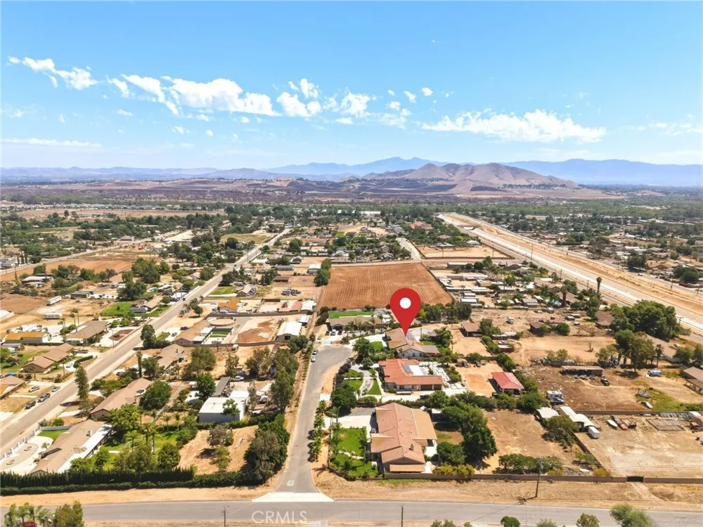 5685 Oak Tree Cir Jurupa Valley, CA 92509