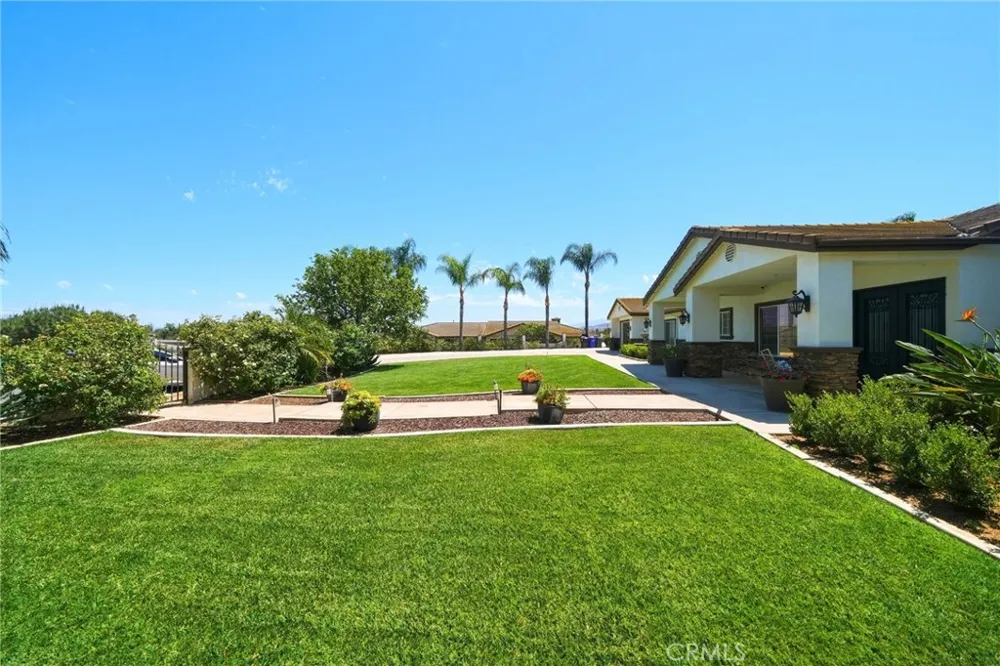 5685 Oak Tree Cir Jurupa Valley, CA 92509