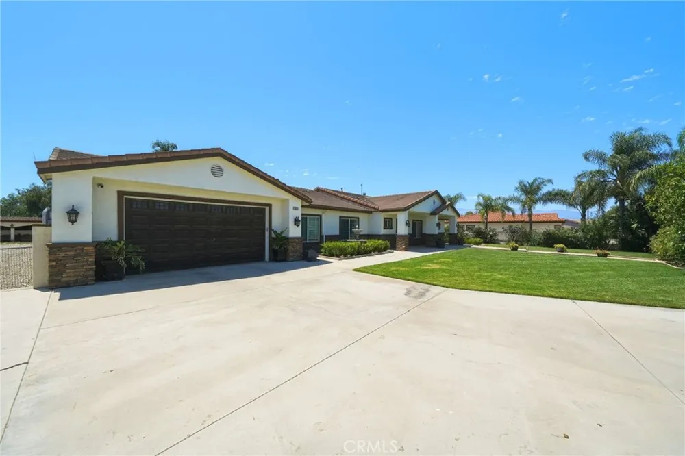 5685 Oak Tree Cir Jurupa Valley, CA 92509