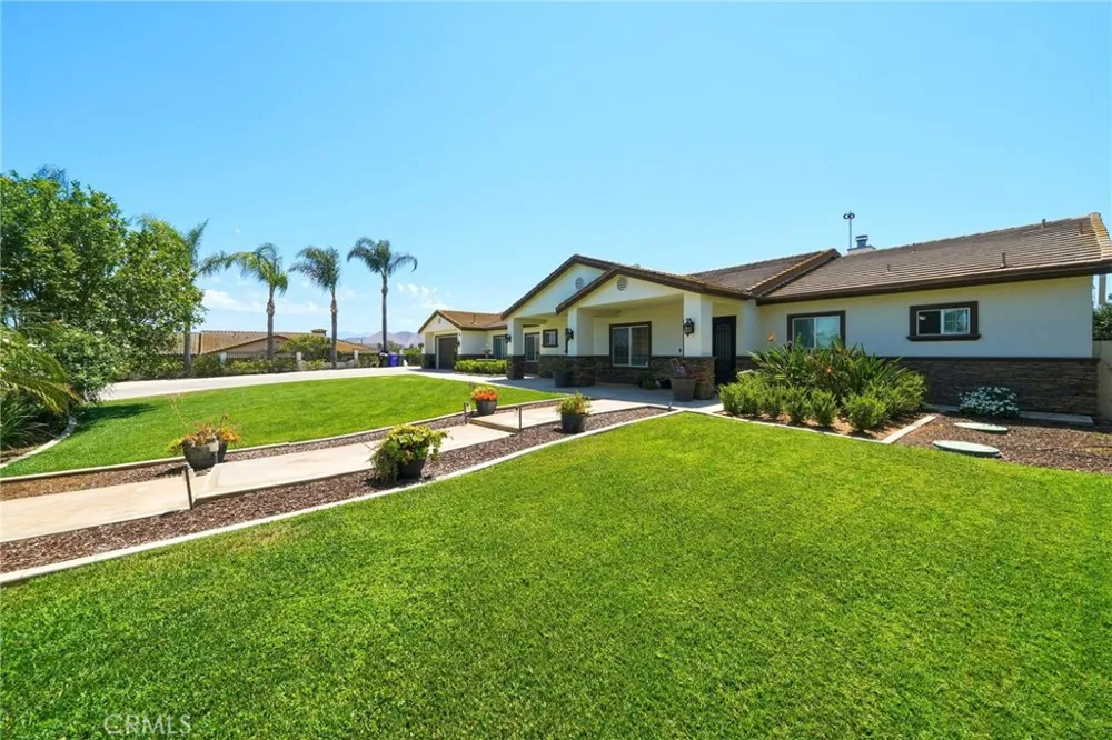 5685 Oak Tree Cir Jurupa Valley, CA 92509