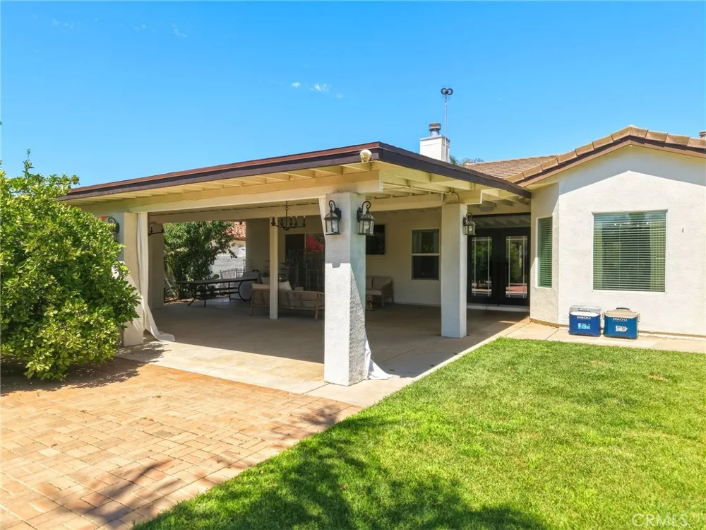5685 Oak Tree Cir Jurupa Valley, CA 92509