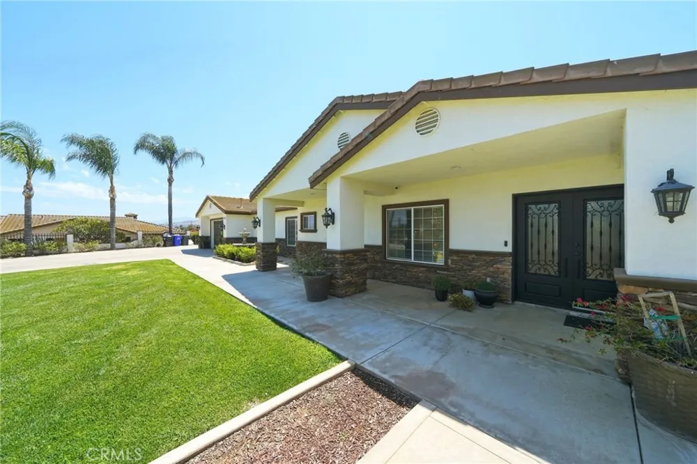5685 Oak Tree Cir Jurupa Valley, CA 92509