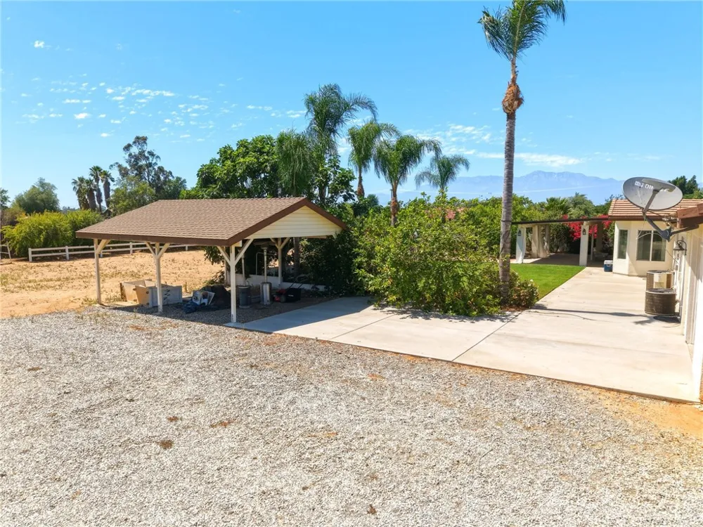 5685 Oak Tree Cir Jurupa Valley, CA 92509