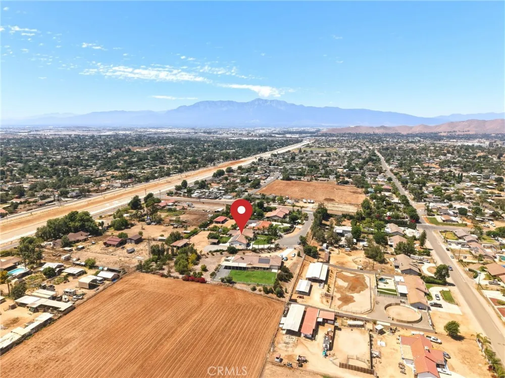5685 Oak Tree Cir Jurupa Valley, CA 92509