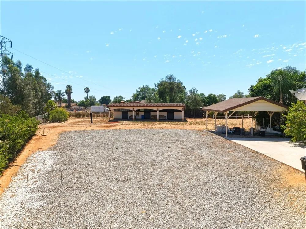 5685 Oak Tree Cir Jurupa Valley, CA 92509