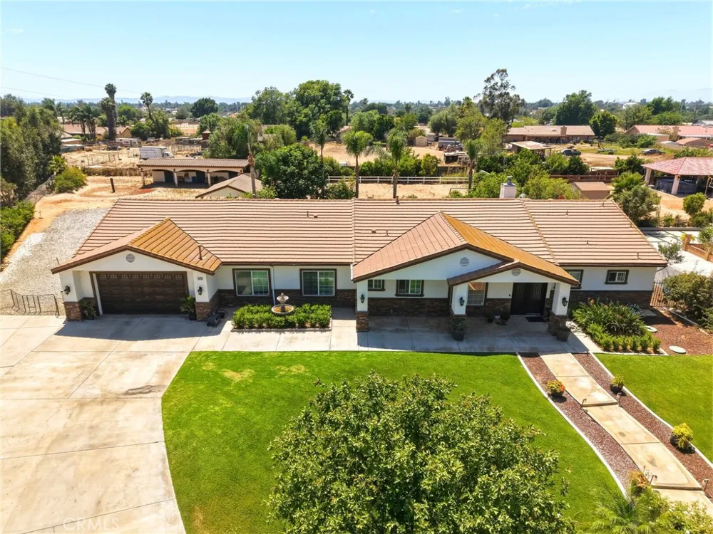 5685 Oak Tree Cir Jurupa Valley, CA 92509