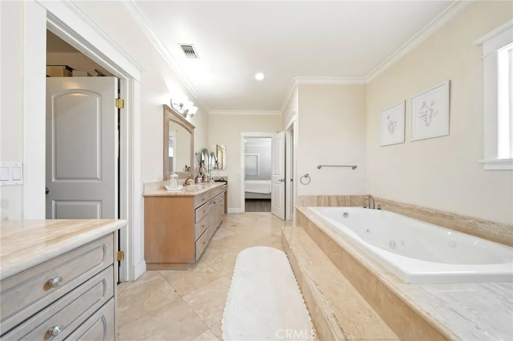 5685 Oak Tree Cir Jurupa Valley, CA 92509