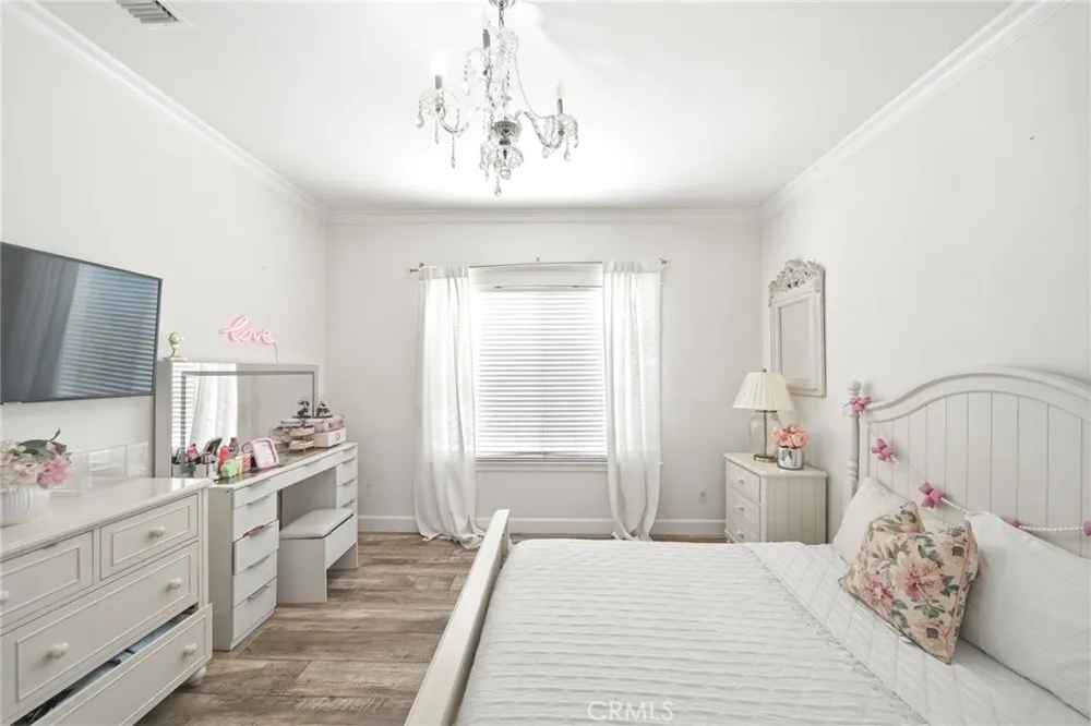 5685 Oak Tree Cir Jurupa Valley, CA 92509