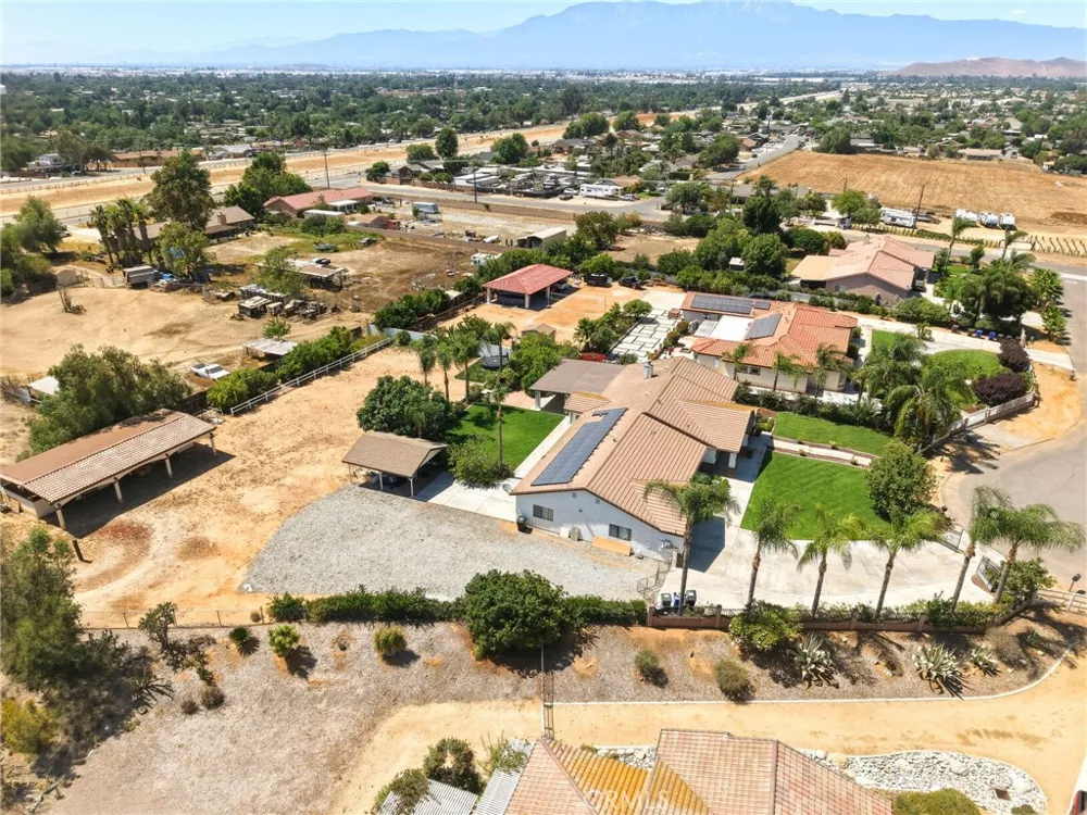 5685 Oak Tree Cir Jurupa Valley, CA 92509