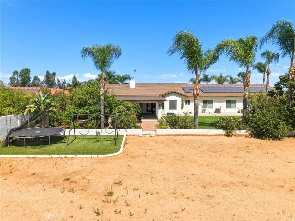 5685 Oak Tree Cir Jurupa Valley, CA 92509