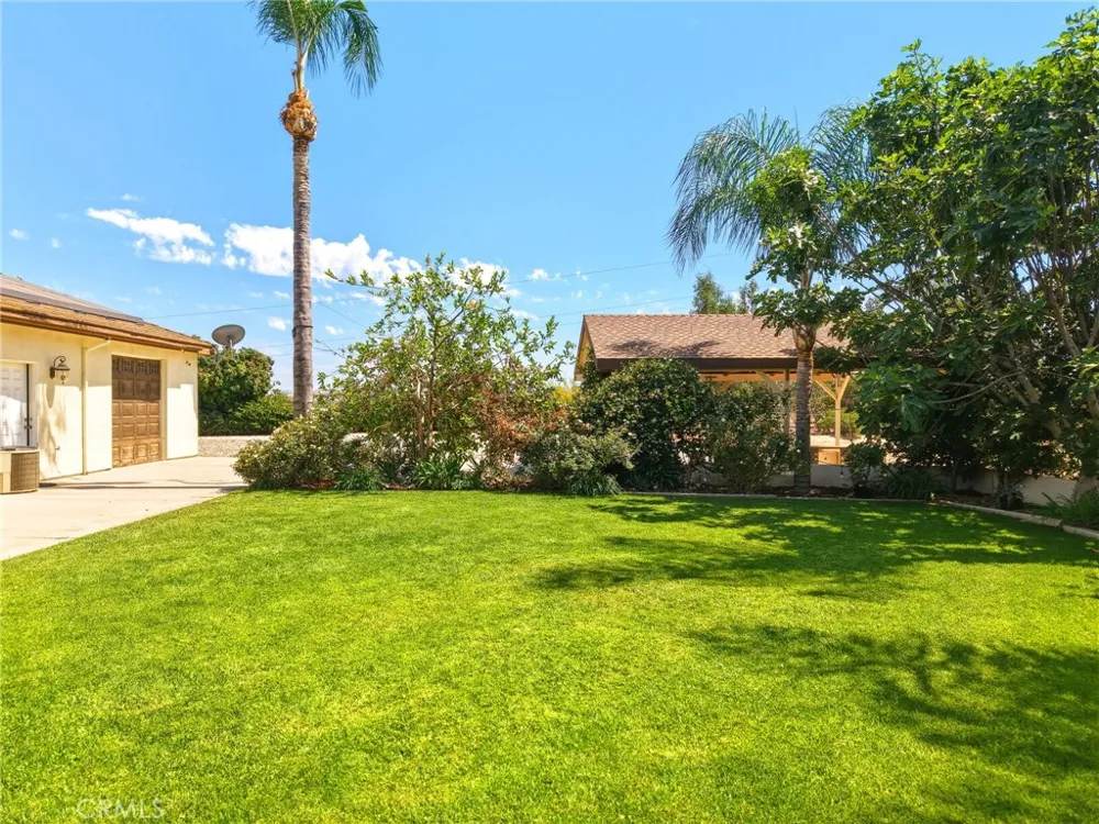 5685 Oak Tree Cir Jurupa Valley, CA 92509