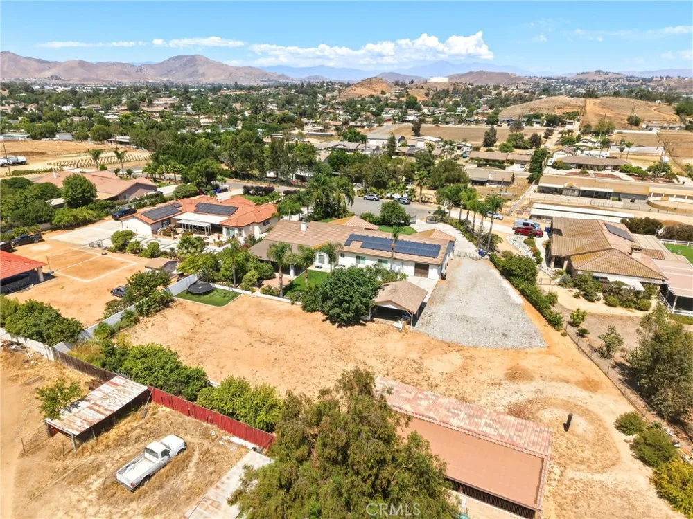 5685 Oak Tree Cir Jurupa Valley, CA 92509