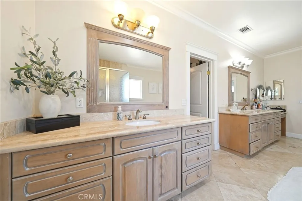 5685 Oak Tree Cir Jurupa Valley, CA 92509