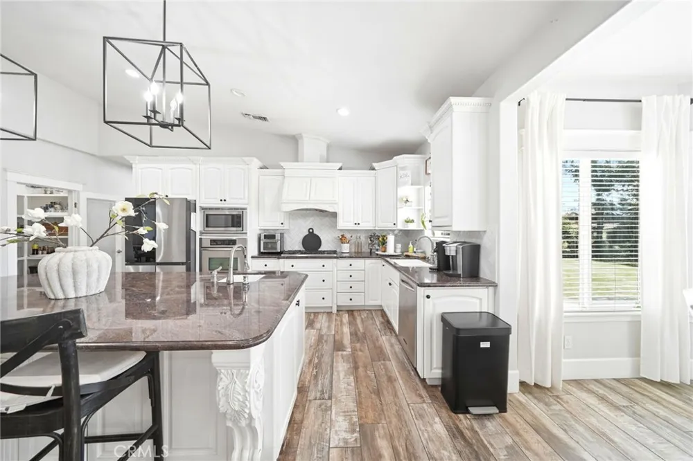 5685 Oak Tree Cir Jurupa Valley, CA 92509