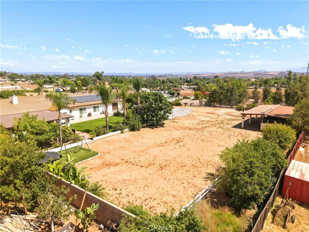 5685 Oak Tree Cir Jurupa Valley, CA 92509