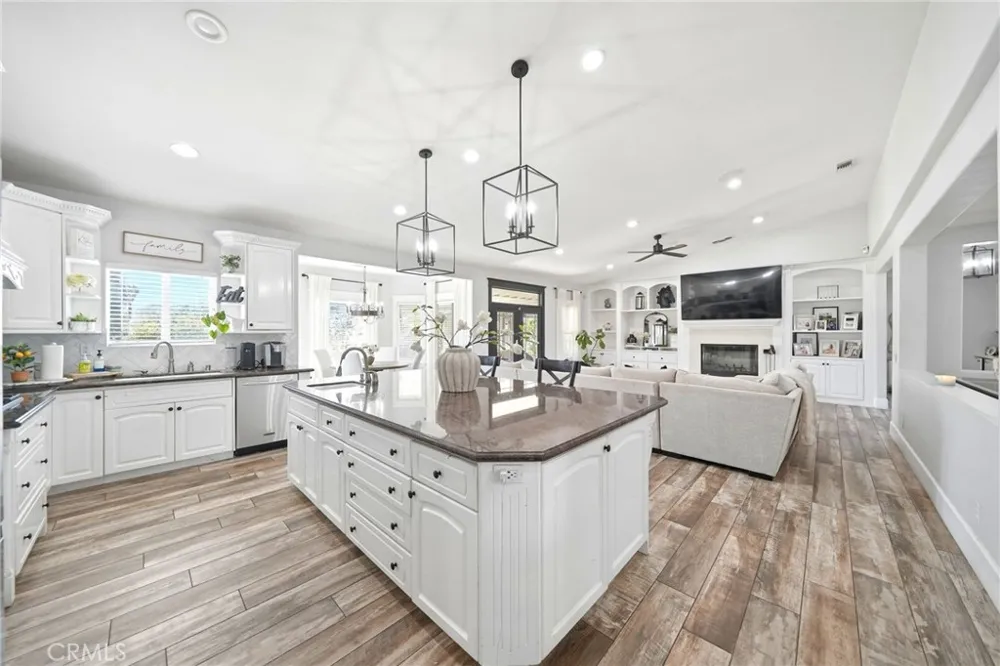 5685 Oak Tree Cir Jurupa Valley, CA 92509