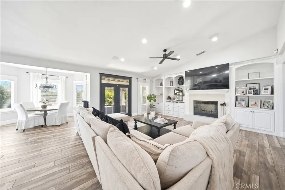 5685 Oak Tree Cir Jurupa Valley, CA 92509