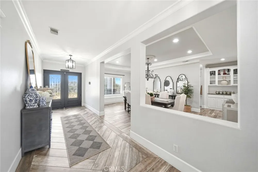 5685 Oak Tree Cir Jurupa Valley, CA 92509