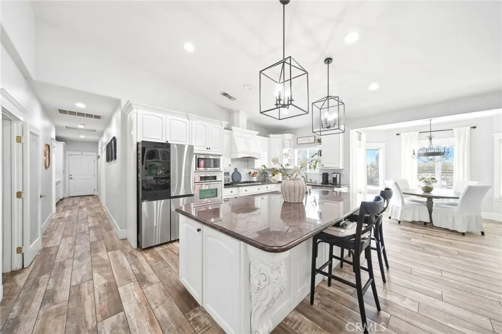 5685 Oak Tree Cir Jurupa Valley, CA 92509
