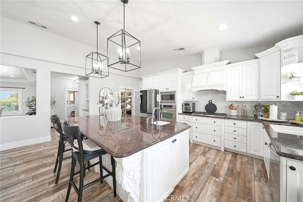 5685 Oak Tree Cir Jurupa Valley, CA 92509