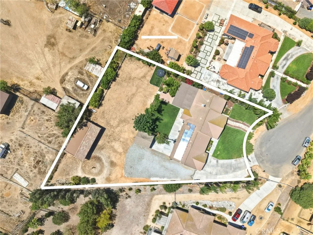 5685 Oak Tree Cir Jurupa Valley, CA 92509