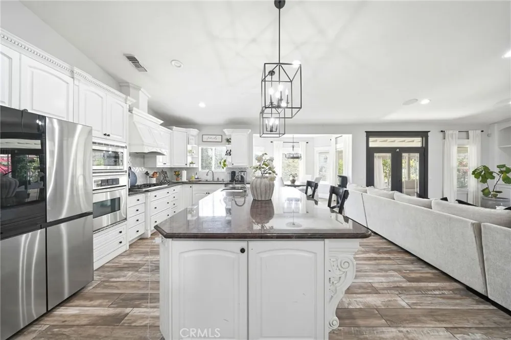 5685 Oak Tree Cir Jurupa Valley, CA 92509