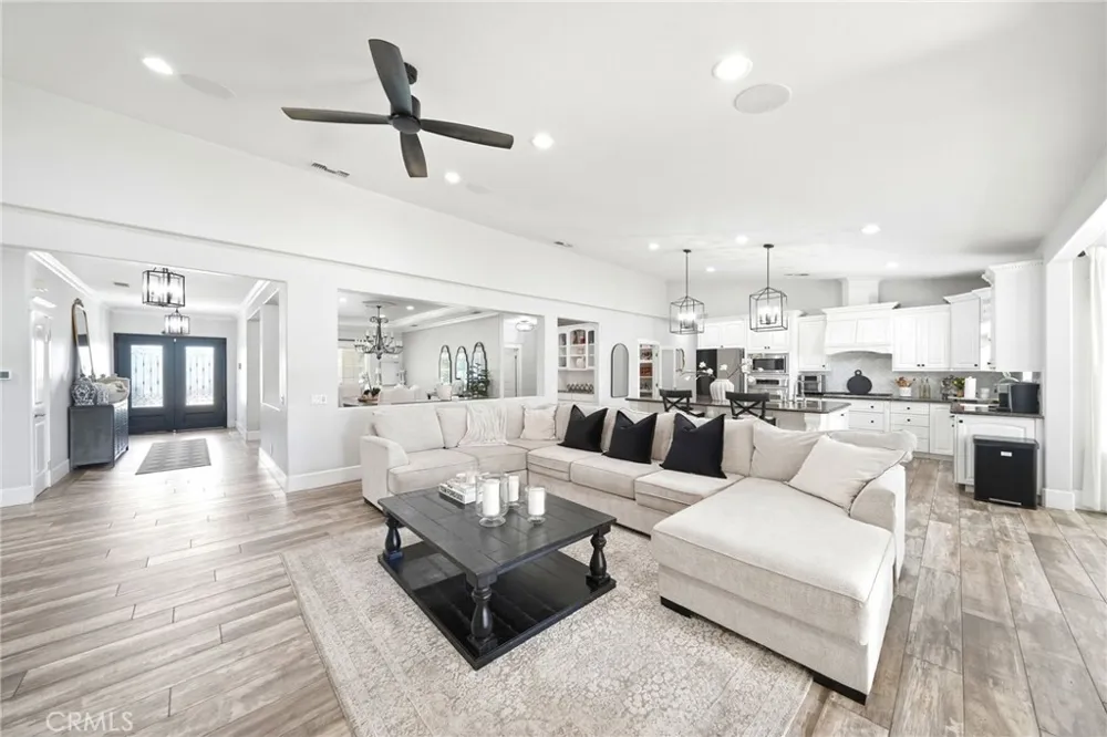 5685 Oak Tree Cir Jurupa Valley, CA 92509