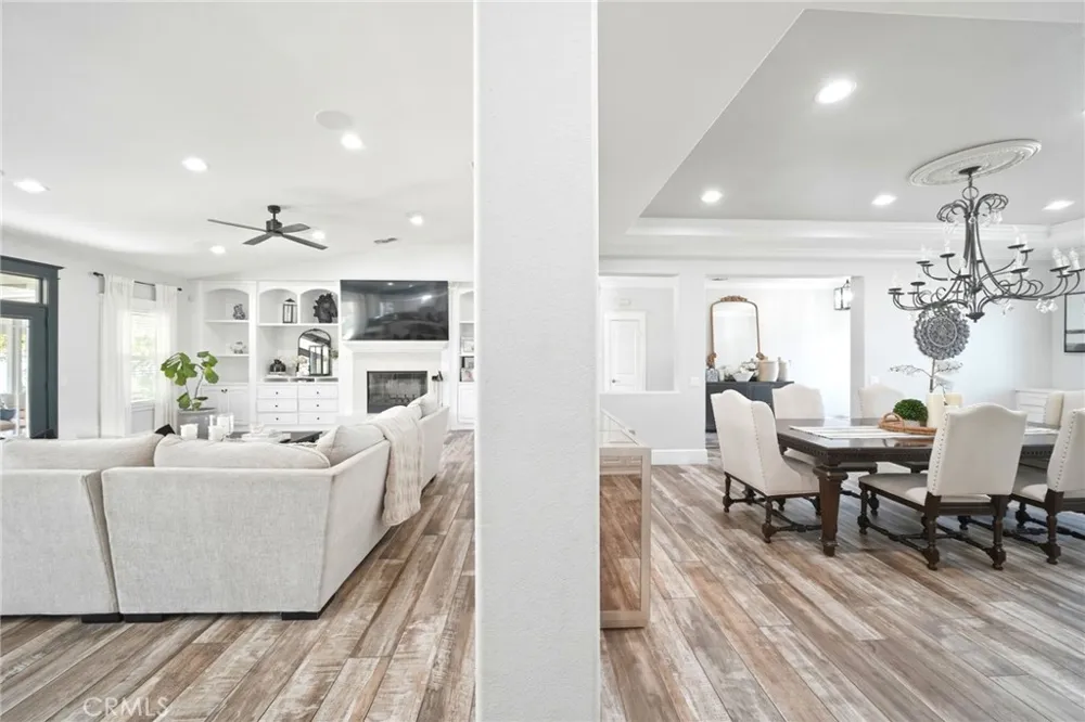 5685 Oak Tree Cir Jurupa Valley, CA 92509