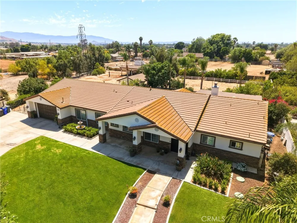 5685 Oak Tree Cir Jurupa Valley, CA 92509