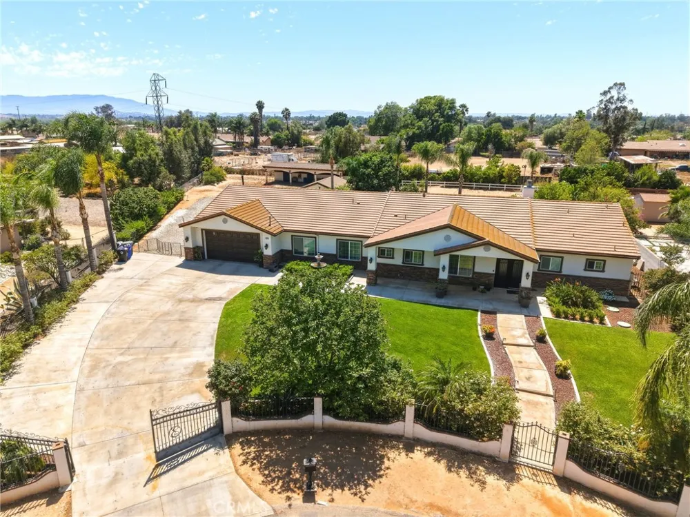 5685 Oak Tree Cir Jurupa Valley, CA 92509