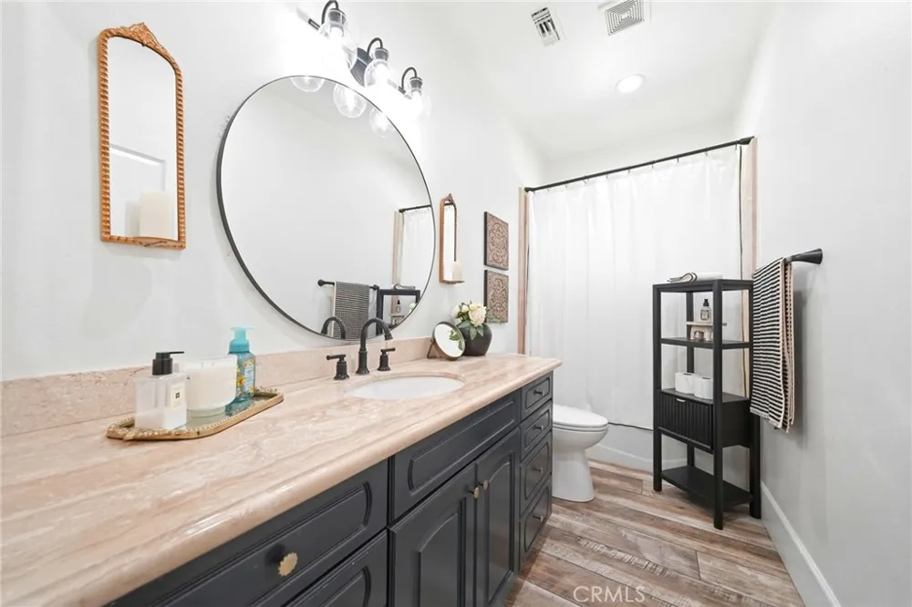 5685 Oak Tree Cir Jurupa Valley, CA 92509